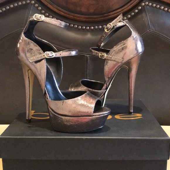 Heels - Picture 2 of 5